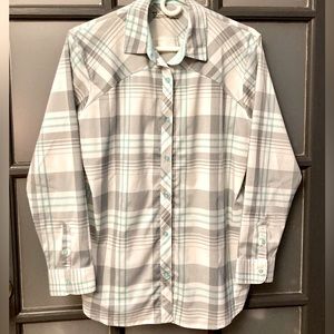 Women’s button down Under Armour shirt